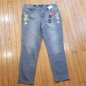 Earl Jeans Size 16 Gray Embroidered Floral Skinny